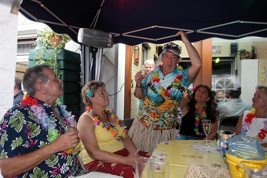 HawaiiParty (59).jpg - Het buffet is geopend ...